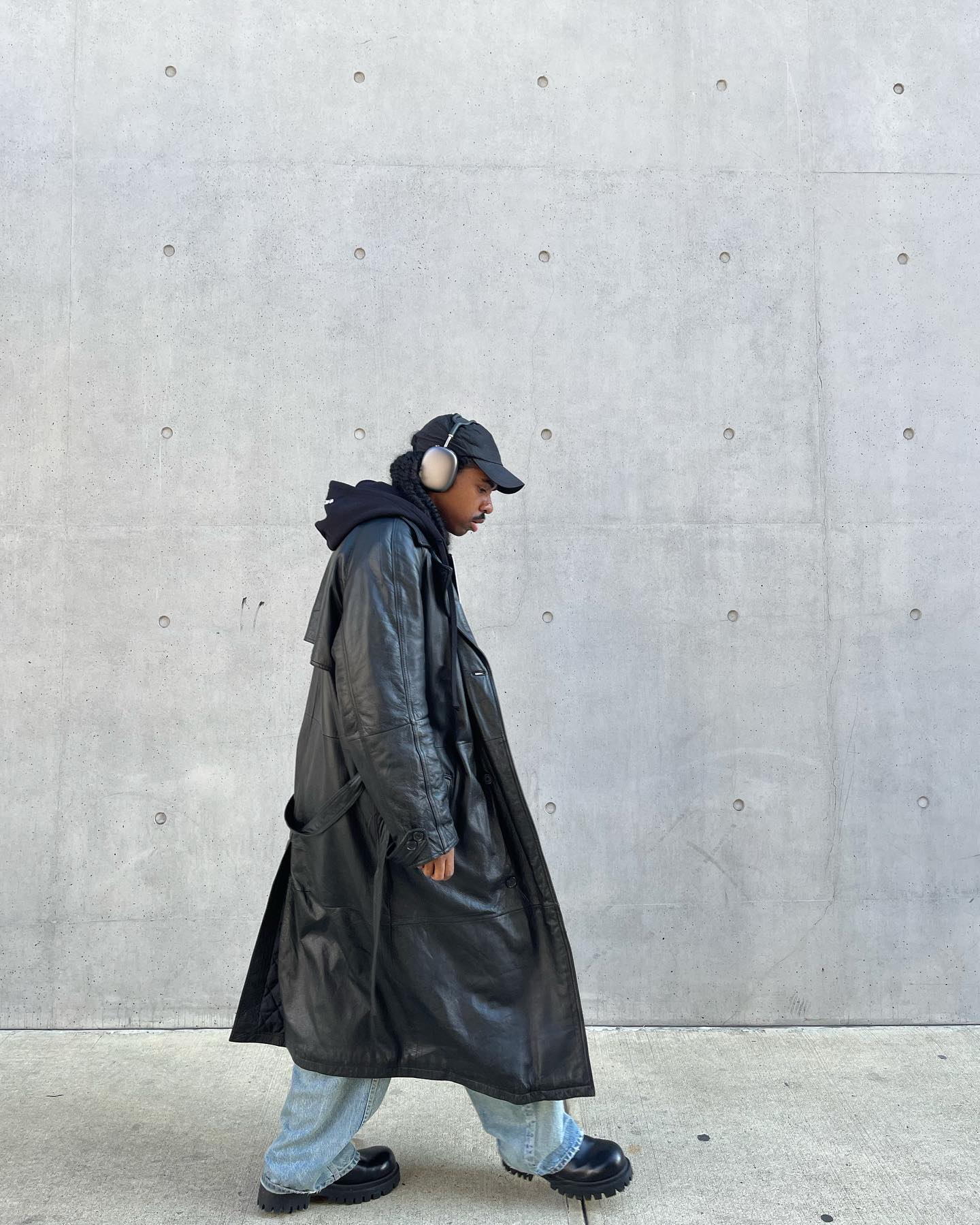 두껍 코트로 중무장⚔️🧥 이미지