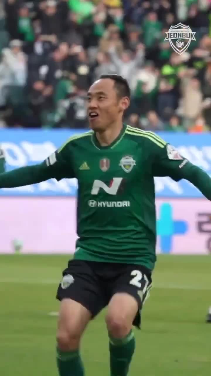 한일전 골 넣으면 세레머니 예약⚽️🗼문선민의 관제탑 이미지