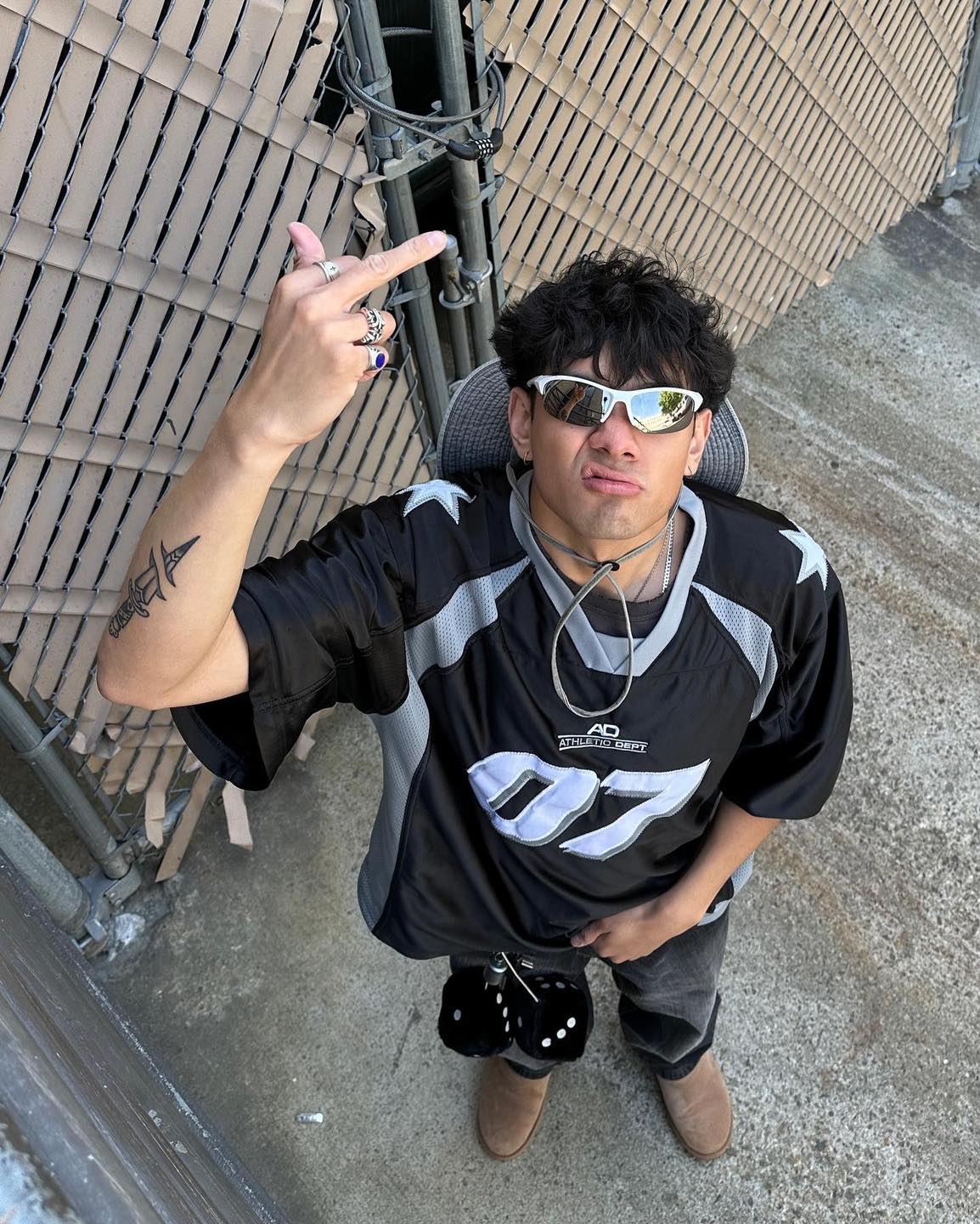 과감한 썬구리로 표현하는 개성😎 이미지