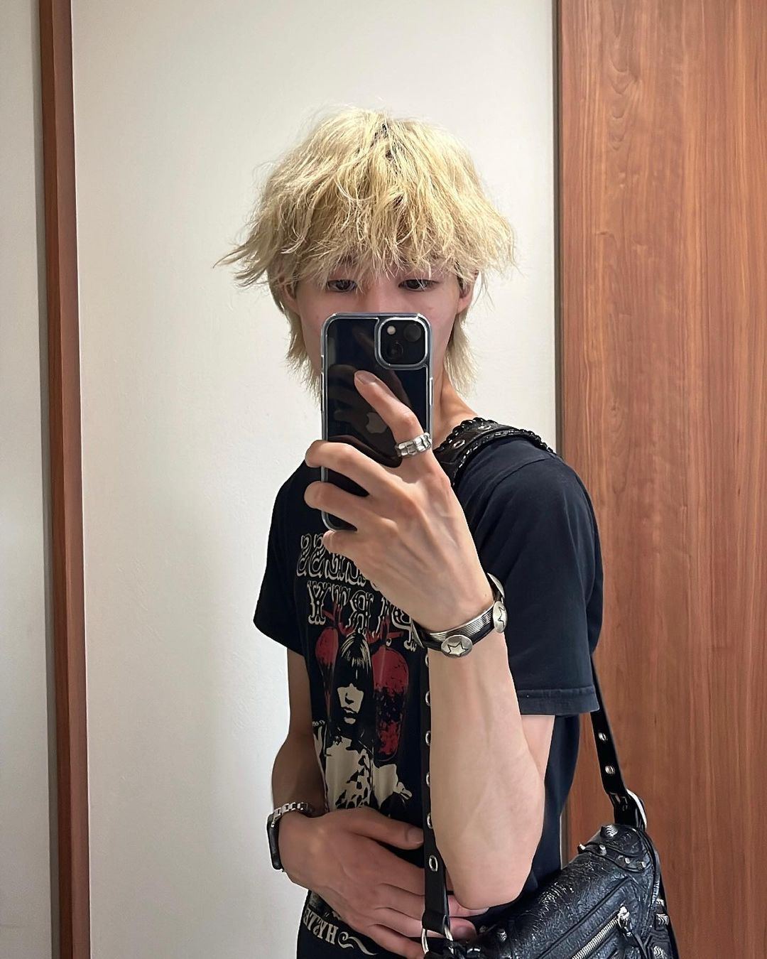 y2k 갬성의 에센셜 브랜드🎸👨‍🎤 이미지6