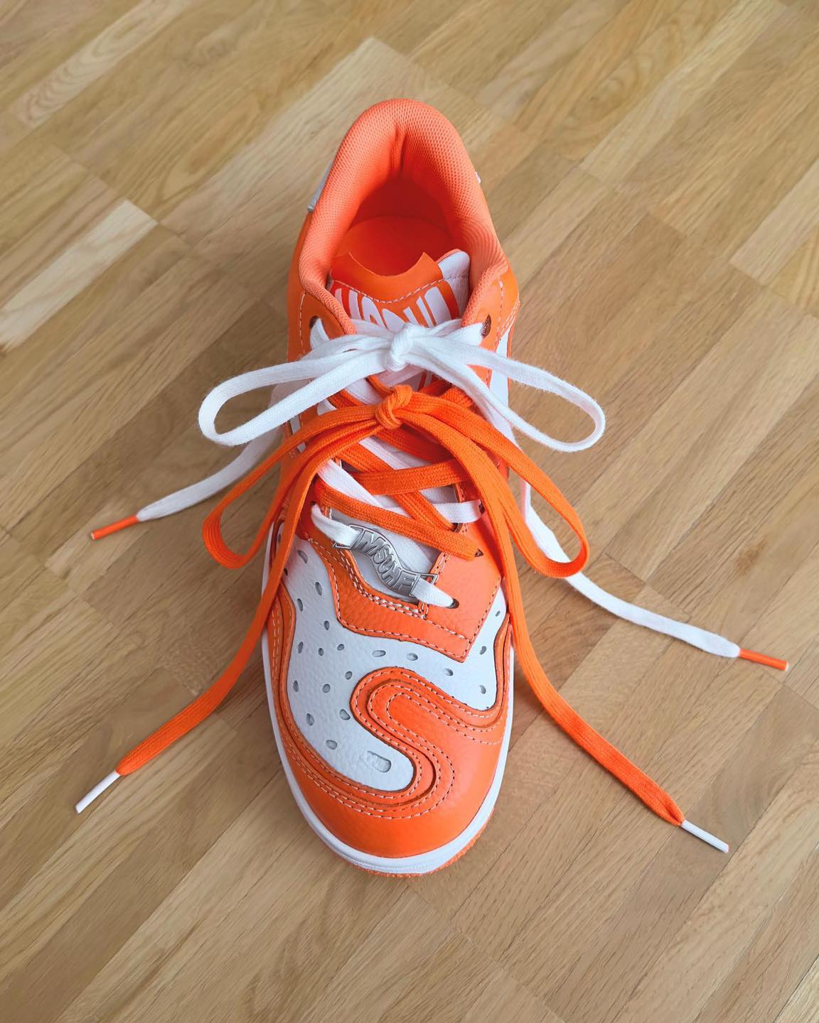 어퍼 라인 예술인 미스치프 신상 이미지"