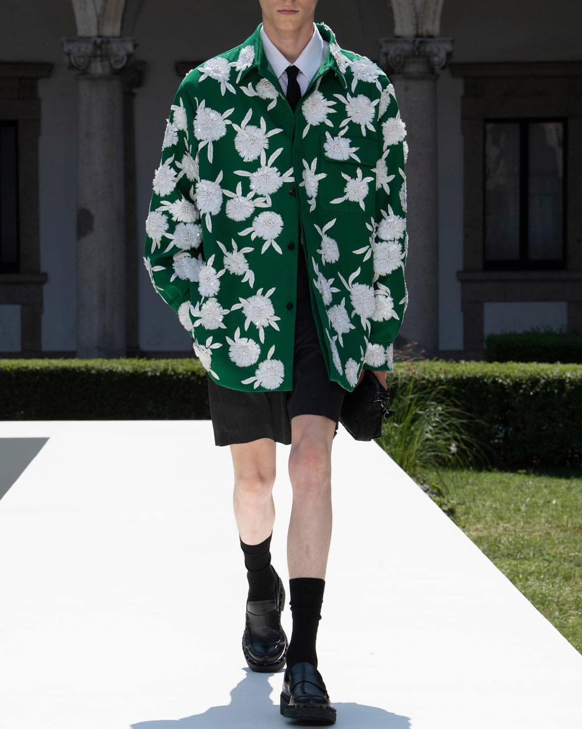 새삼 힙해진 발렌티노💐 이미지3