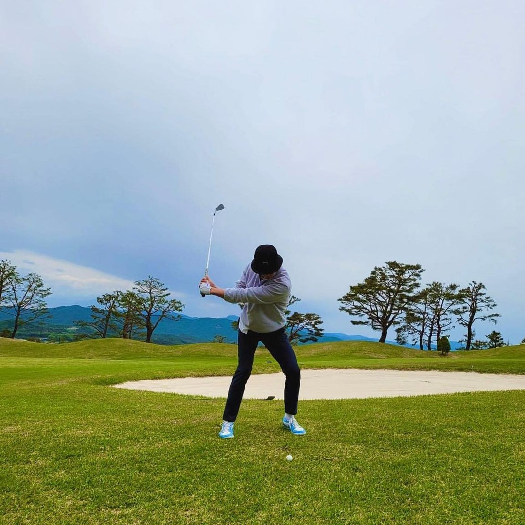골프칠 때도 포기 못함⛳️🏌️ 이미지8