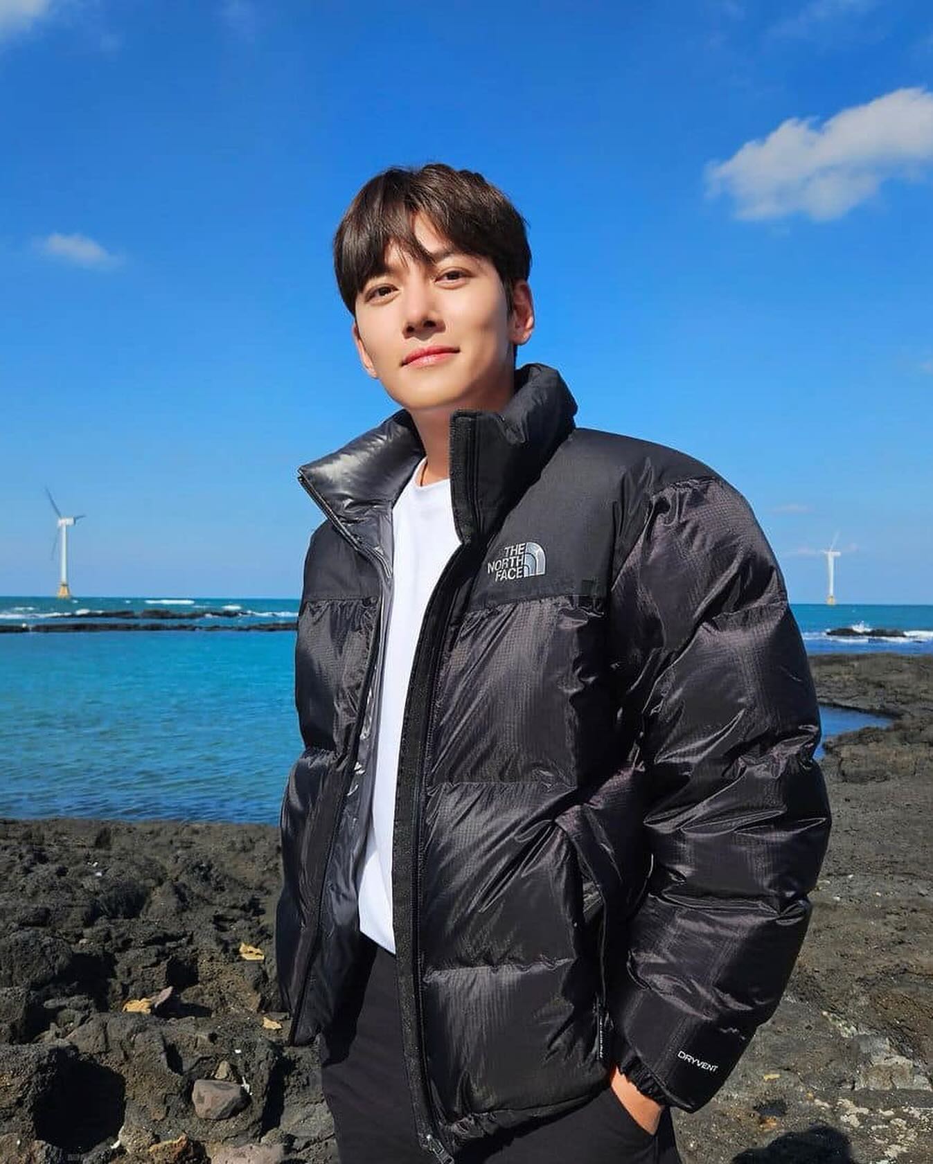 검정 눕시 일발 장전...🥶💣 이미지