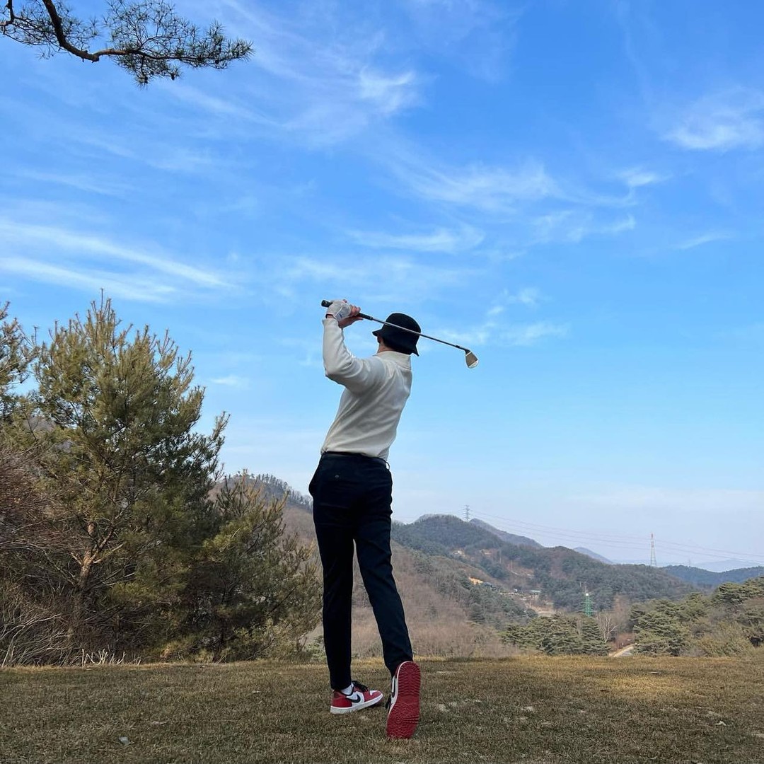 골프칠 때도 포기 못함⛳️🏌️ 이미지