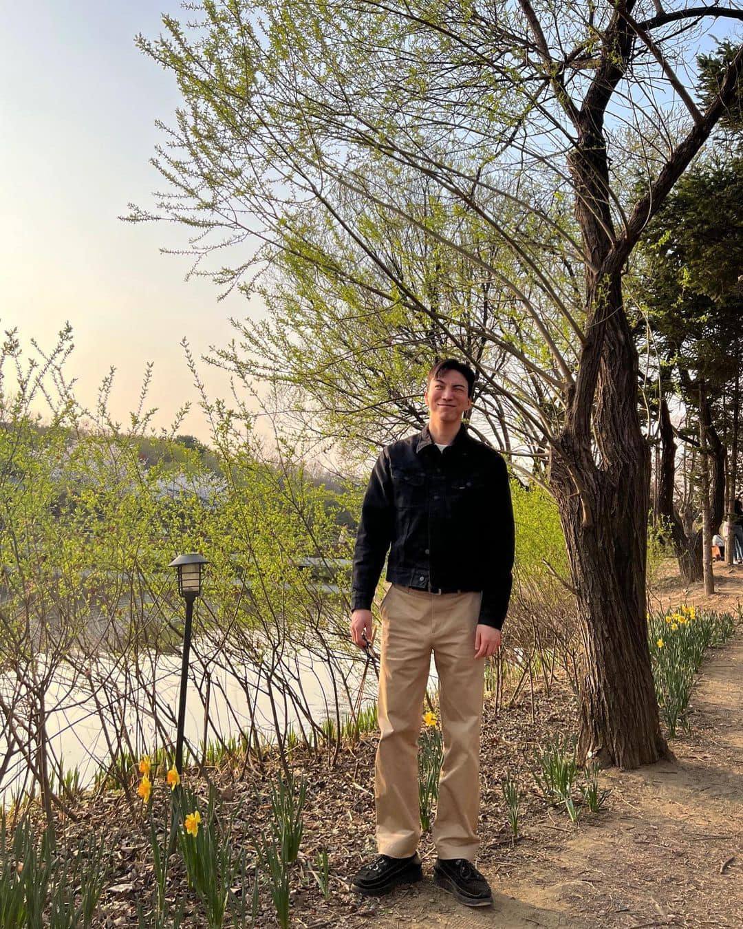잘 익은 베이지 치노 꺼내기🦦🍂 이미지