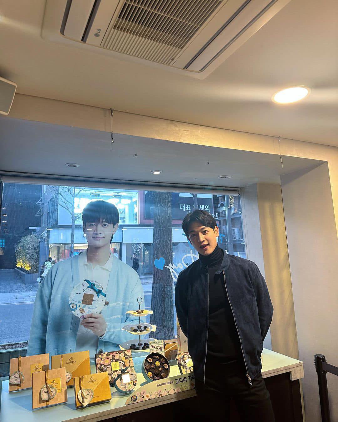 남성미 강조하는 검정 목폴라🧔🏻♂️ 이미지3