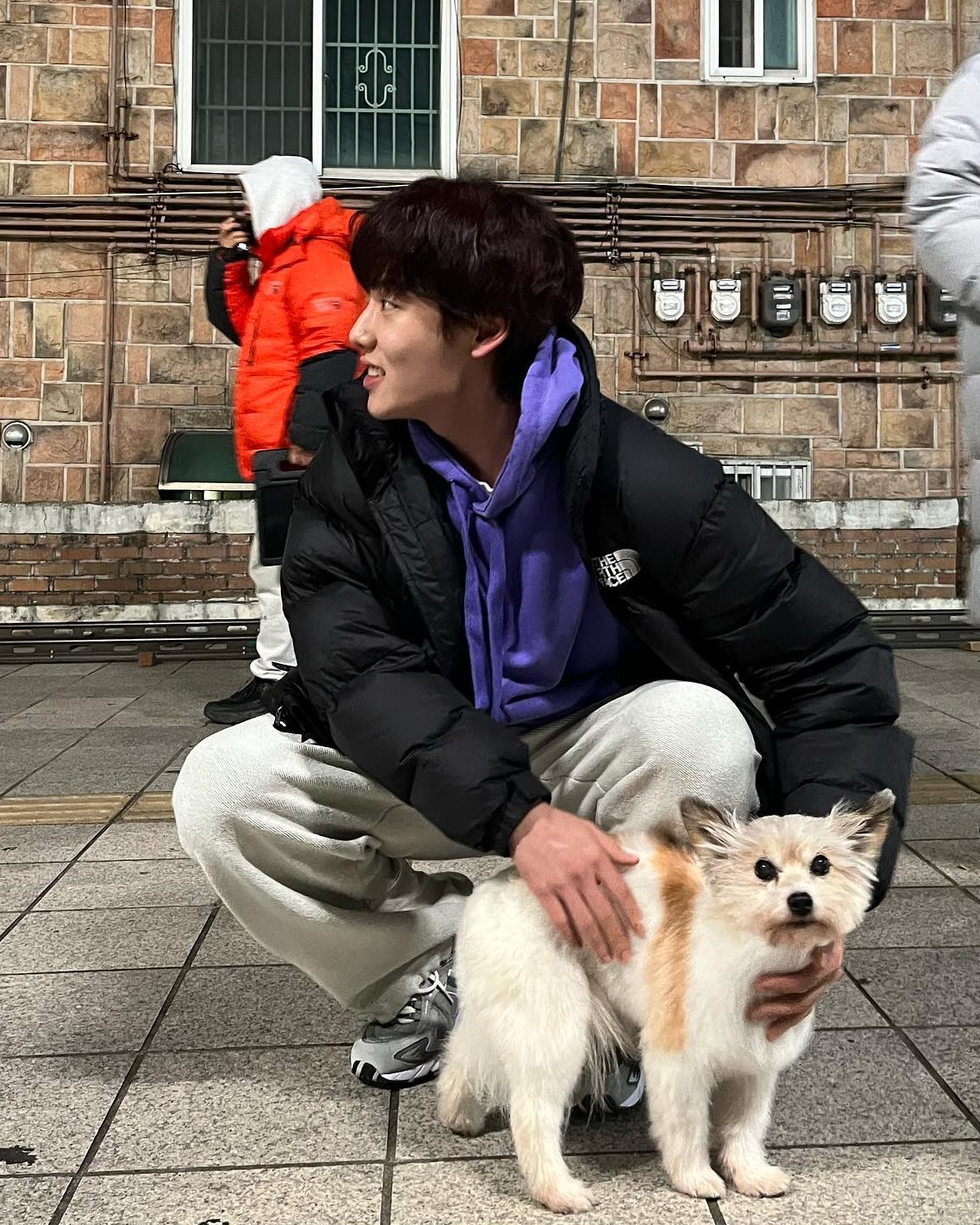 회색 추리닝 없는 사람 있나💁 이미지