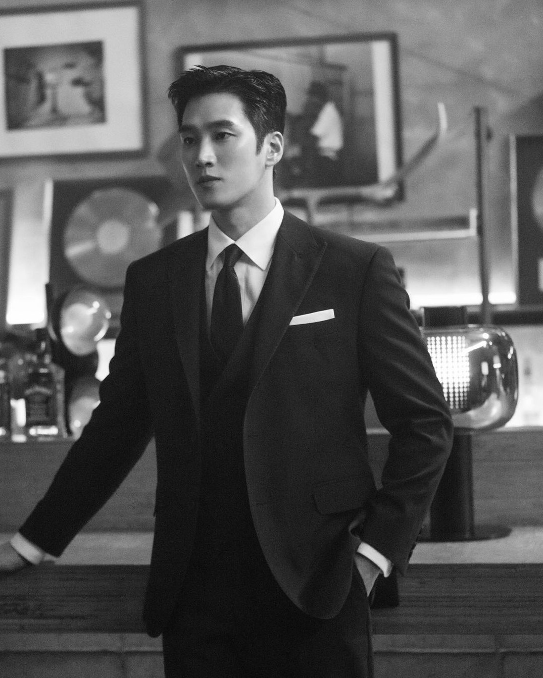 보현이형 수트핏 지리네🤵‍♂️🤤 이미지