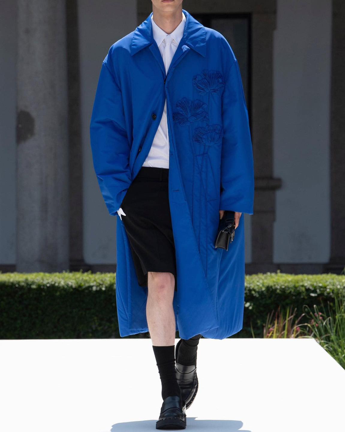 새삼 힙해진 발렌티노💐 이미지6