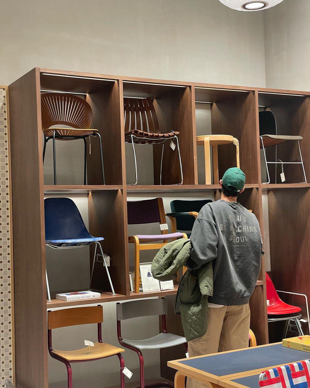 진리의 볼캡+스웻 조합🧢 이미지"