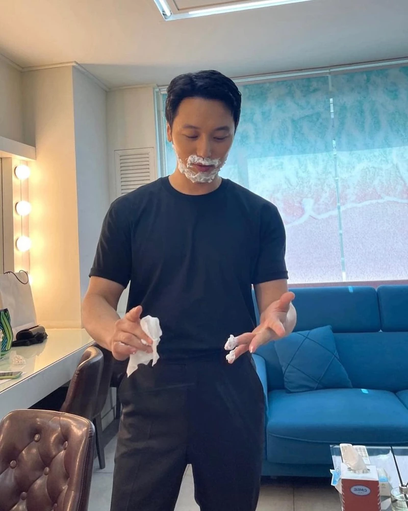 묵직한 검정 무지티 패션🧔🏻‍♂️🔥 이미지2