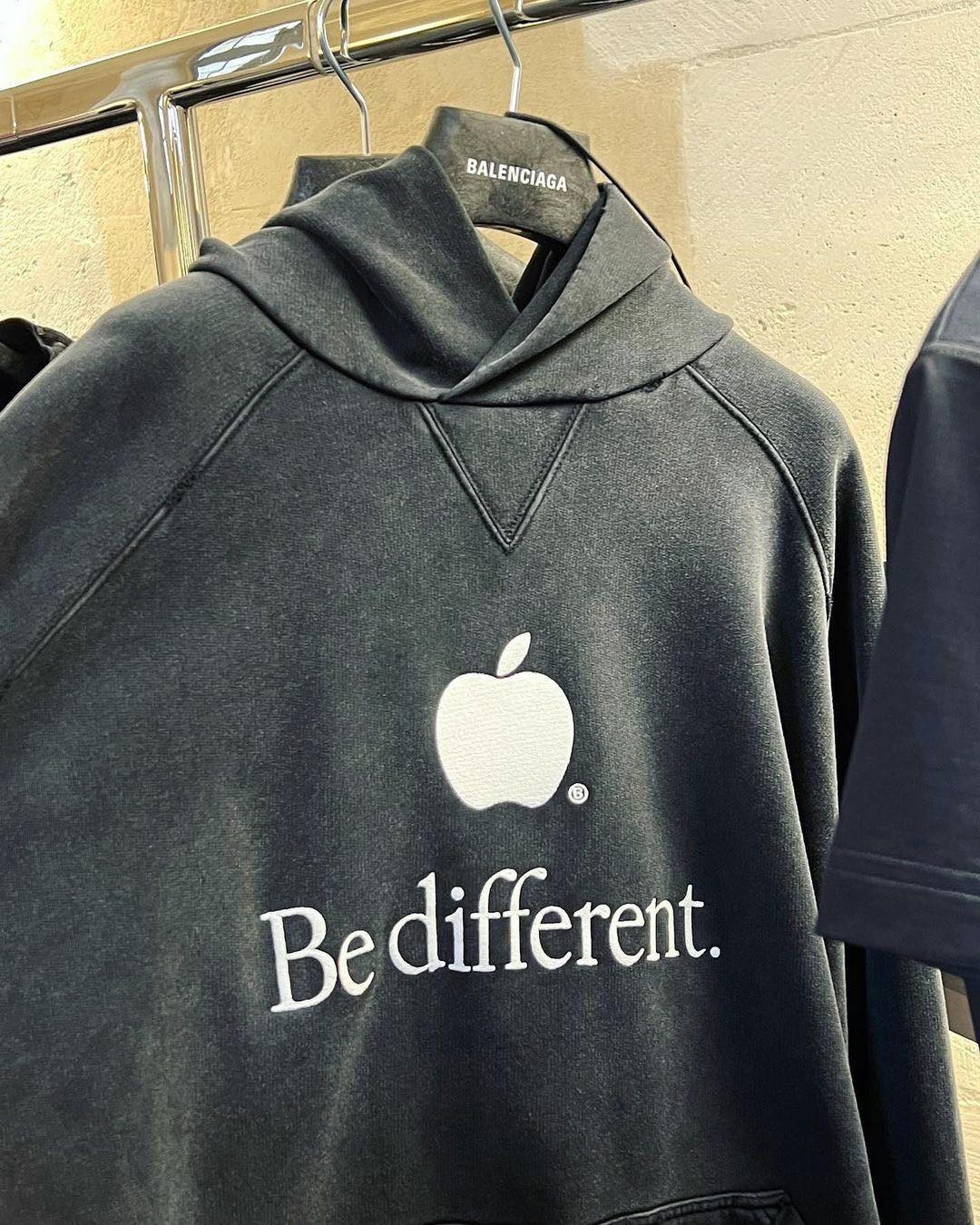 발렌시아가 22FW🍏🎧기대된다 이미지1