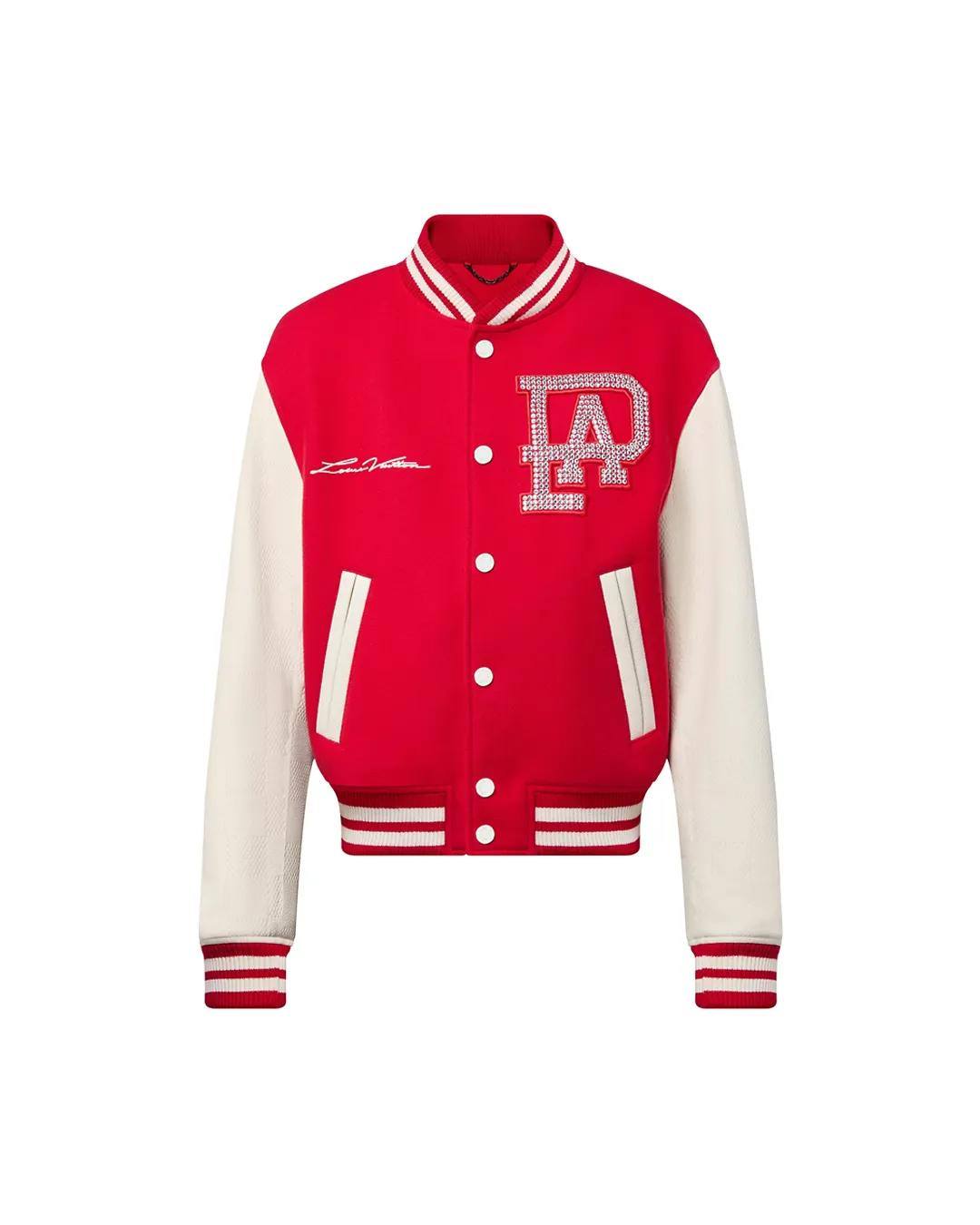 신세계 백화점을 찾은 루이 비통 24SS 남성 컬렉션 팝업스토어👑🎁

루이 비통 24SS 남성 컬렉션의 팝업스토어가 신세계백화점 강남점에서 오픈합니다. 이번 팝업스토어는 퍼렐 윌리엄스가 루이 비통의 남성 크리에이티브 디렉터로 선임된 후 처음으로 전개한 컬렉션을 소개하는데요. 작년 파리에서 선보였던 컬렉션 쇼와 제품들을 소개합니다👀

루이 비통 남성 퍼렐 ‘24 S/S쇼 컬렉션 팝업스토어📍

일정: 2024년 1월 4일 ~ 1월 21일
장소: 신세계백화점 강남점 1층 더 스테이지
가격:
- 스피디 P9 반둘리에 40 모노그램 ₩14,500,000
- 믹스 레더 바시티 블루종 ₩10,050,000
- 펄(Pearls) 비니 ₩750,000
- LV 트레이너 맥시 스니커즈 ₩32,000,000
- 루이 콜렉터블 다모플라주 ₩7,860,000 이미지7