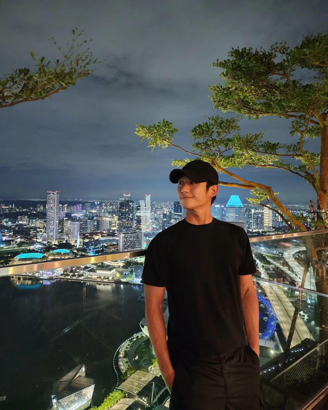 더워도 올블랙 포기못함😎💦 이미지