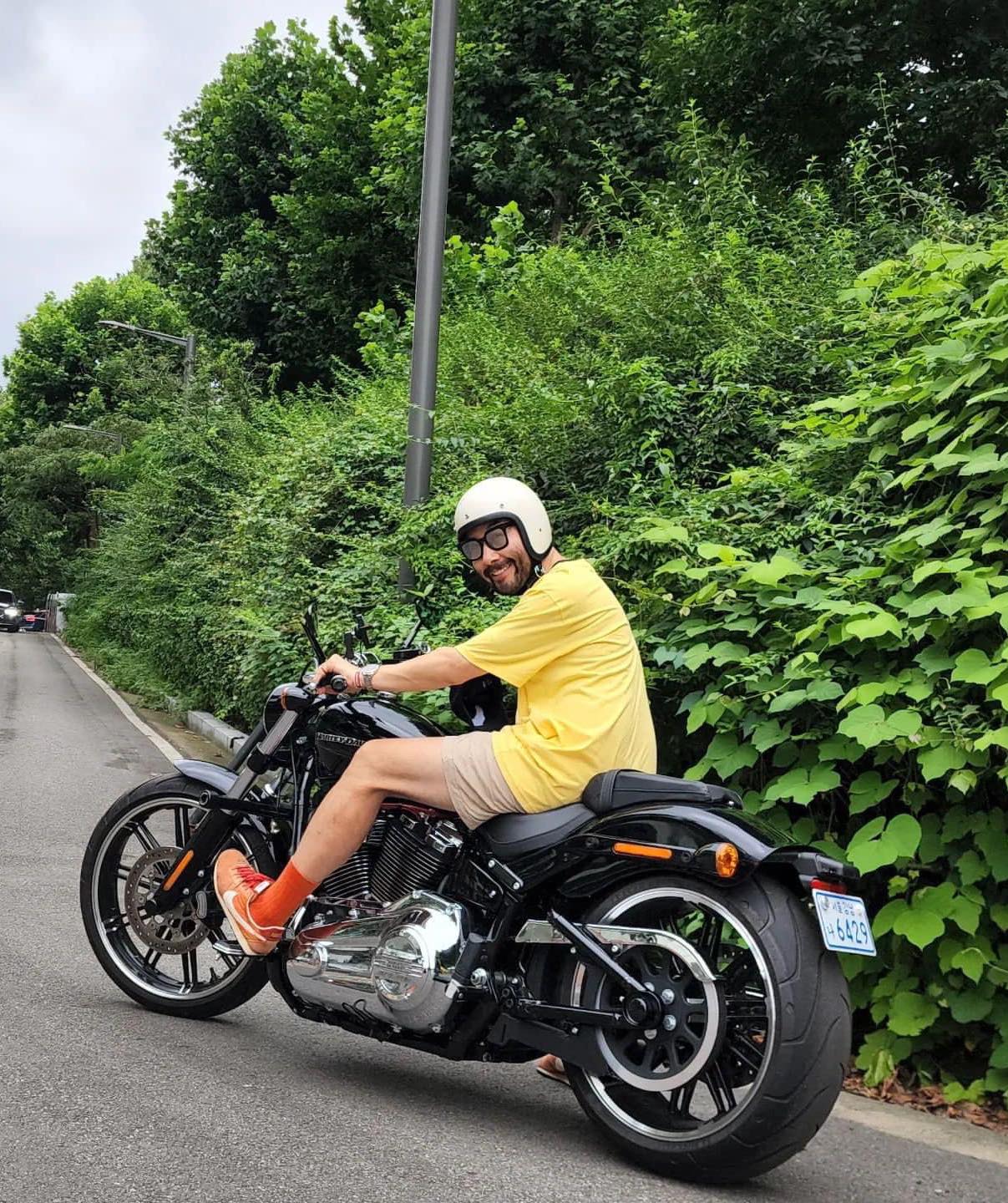 보는 재미 더한 찌롱이형 바이크 패션🏍️ 이미지