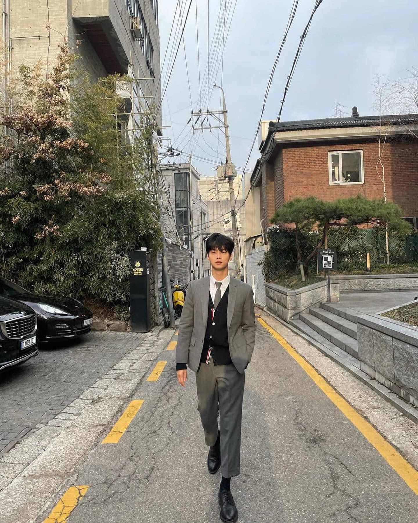 톰브 가디건은 셔츠와 함께👔 이미지3
