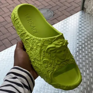 탐나는 베르사체 슬리퍼🐍 이미지