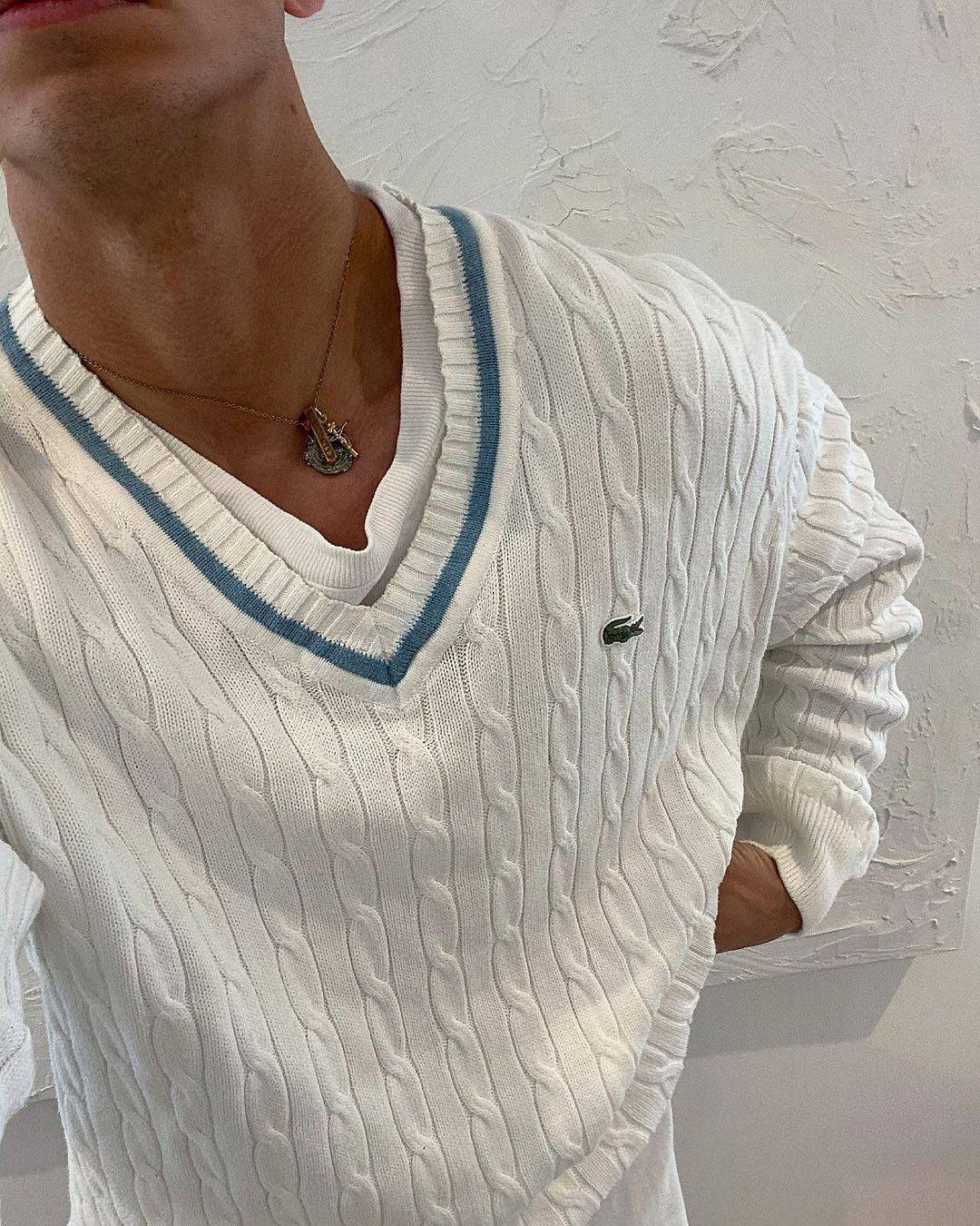 레이어드로 딱 좋은 V넥🆅 이미지