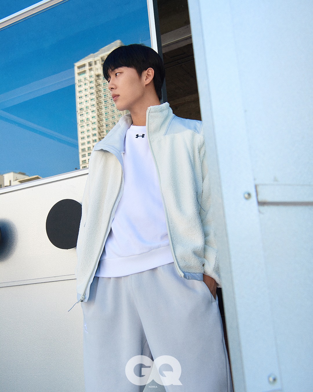 최현욱 스트릿 감성 패딩룩🏢😎 이미지4