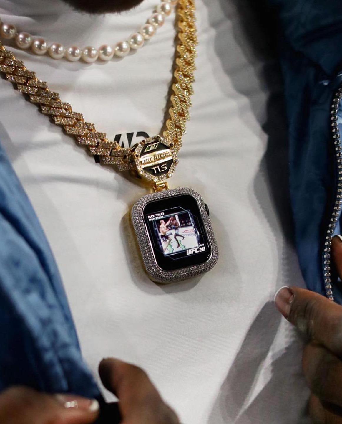 묵직하게 걸어주는 애플워치 커스텀💎 이미지