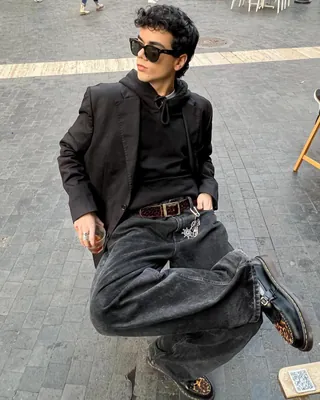 계절이 바뀌어도 올블랙 고집하기😎 이미지