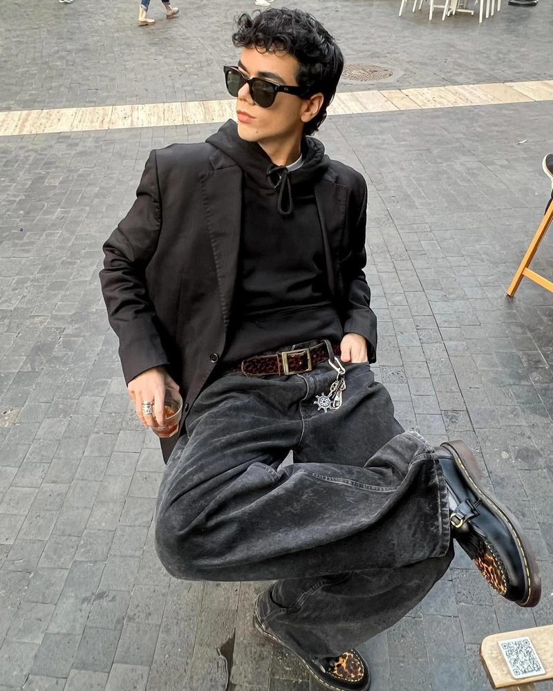 계절이 바뀌어도 올블랙 고집하기😎 이미지1