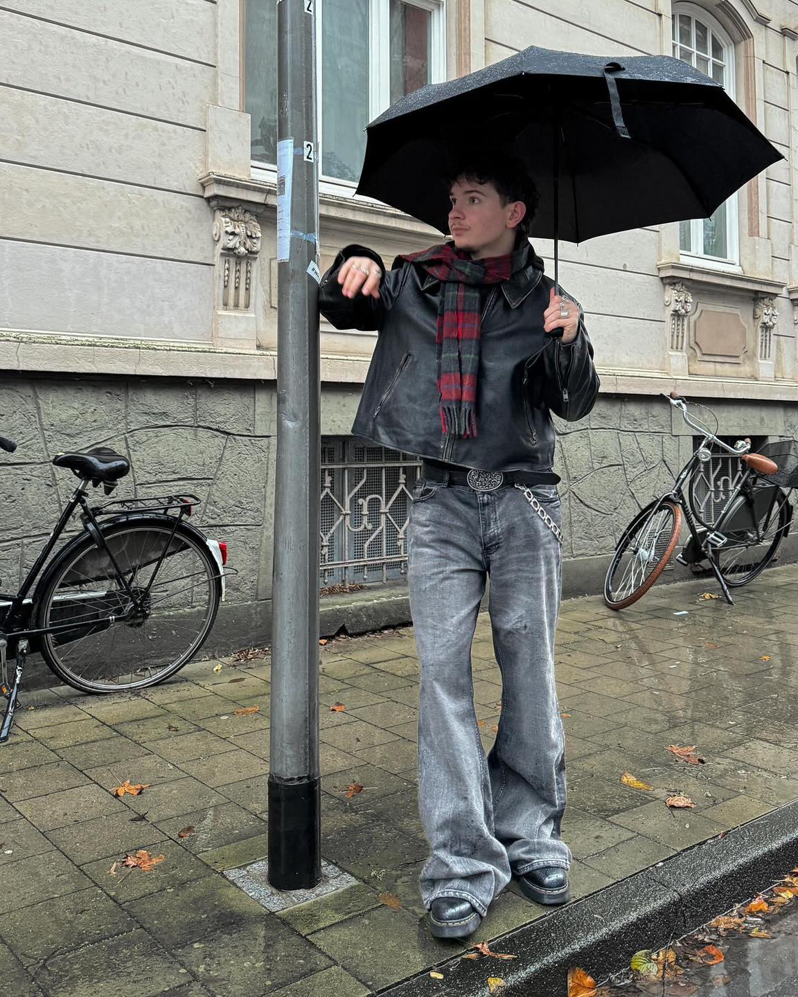 봄비는 차갑다... 🌧️ 이미지3