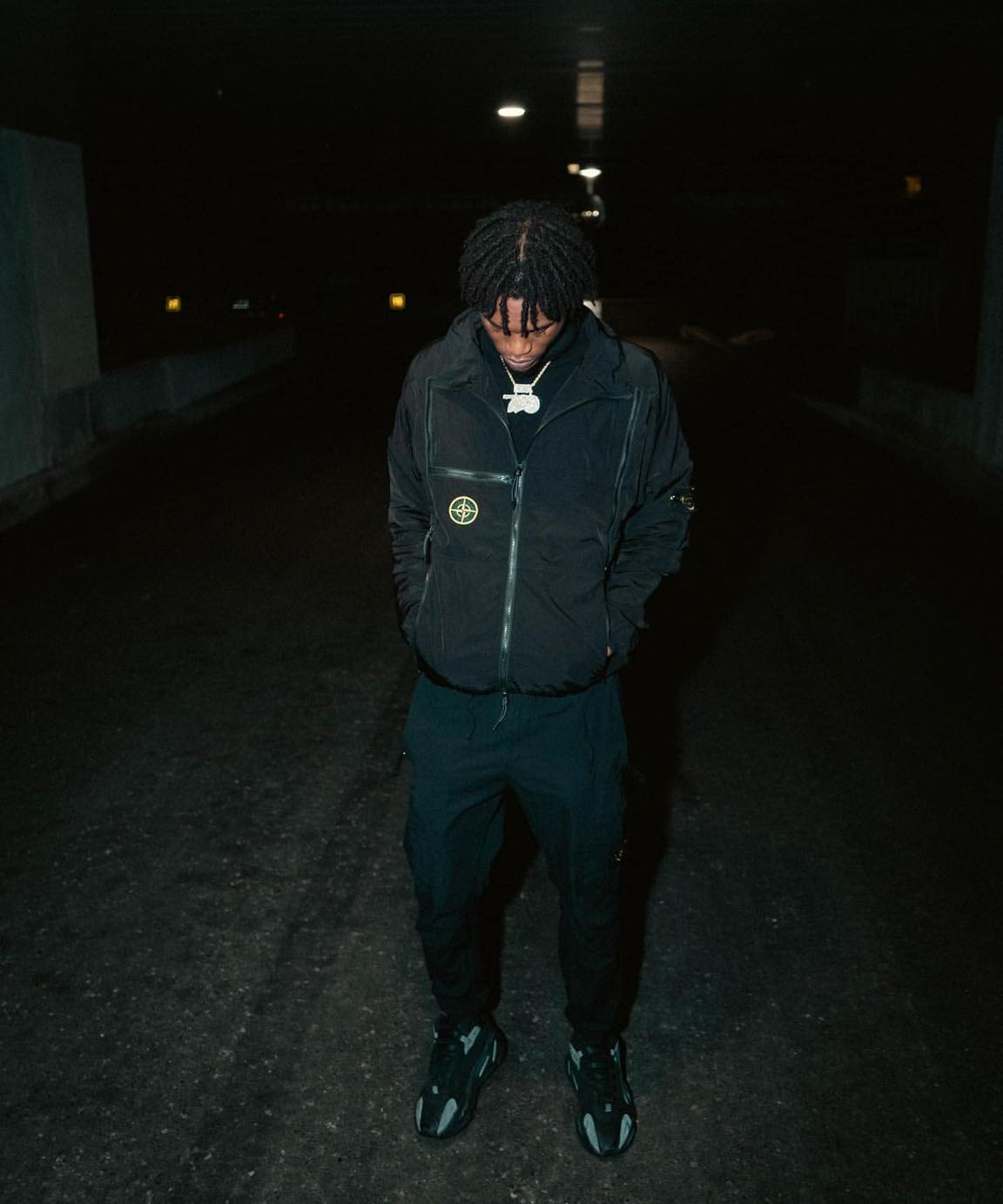 스톤 로고는 심장 가까이🧭🫀 이미지9