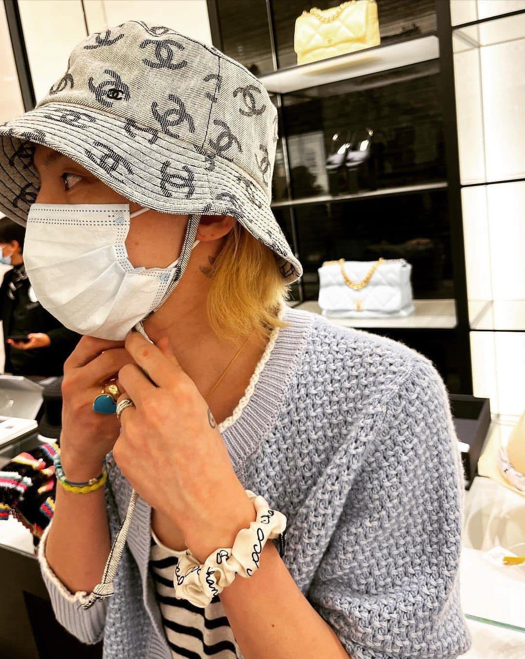 나 샤넬 좋아하네?👜 이미지