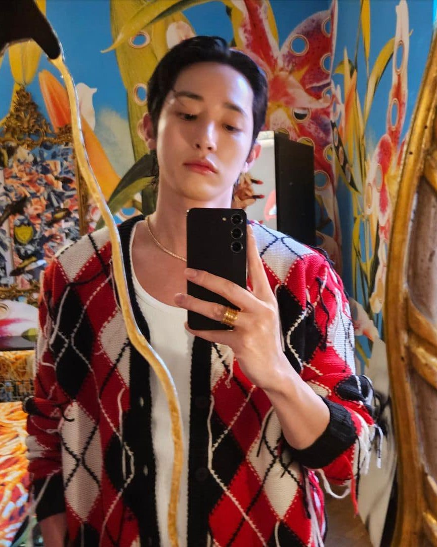 옷장 속에 아가일 니트는 구비해♦️🧶 이미지