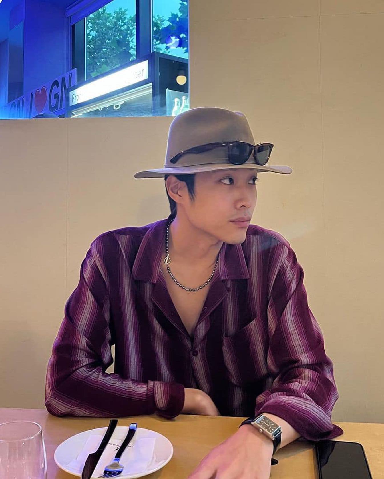선글 위치는 모자 위에😎🕵🏻 이미지