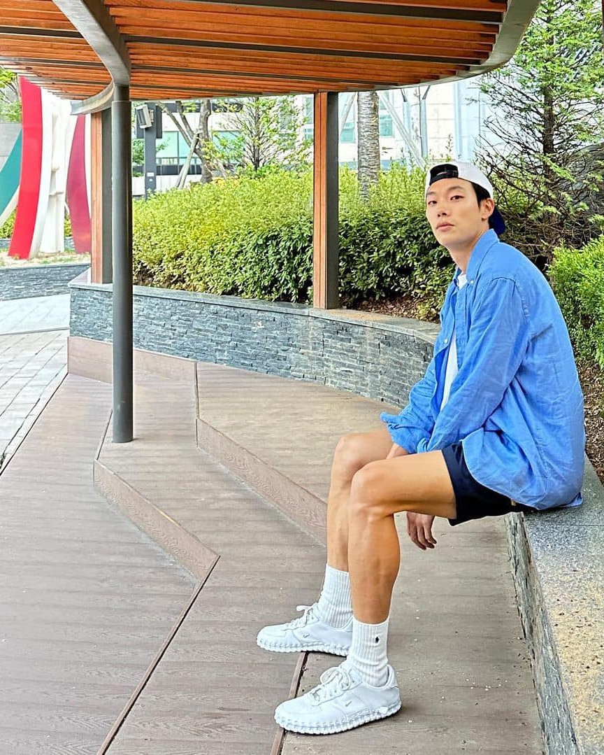 셔츠 소매는 접어 입기👔 이미지