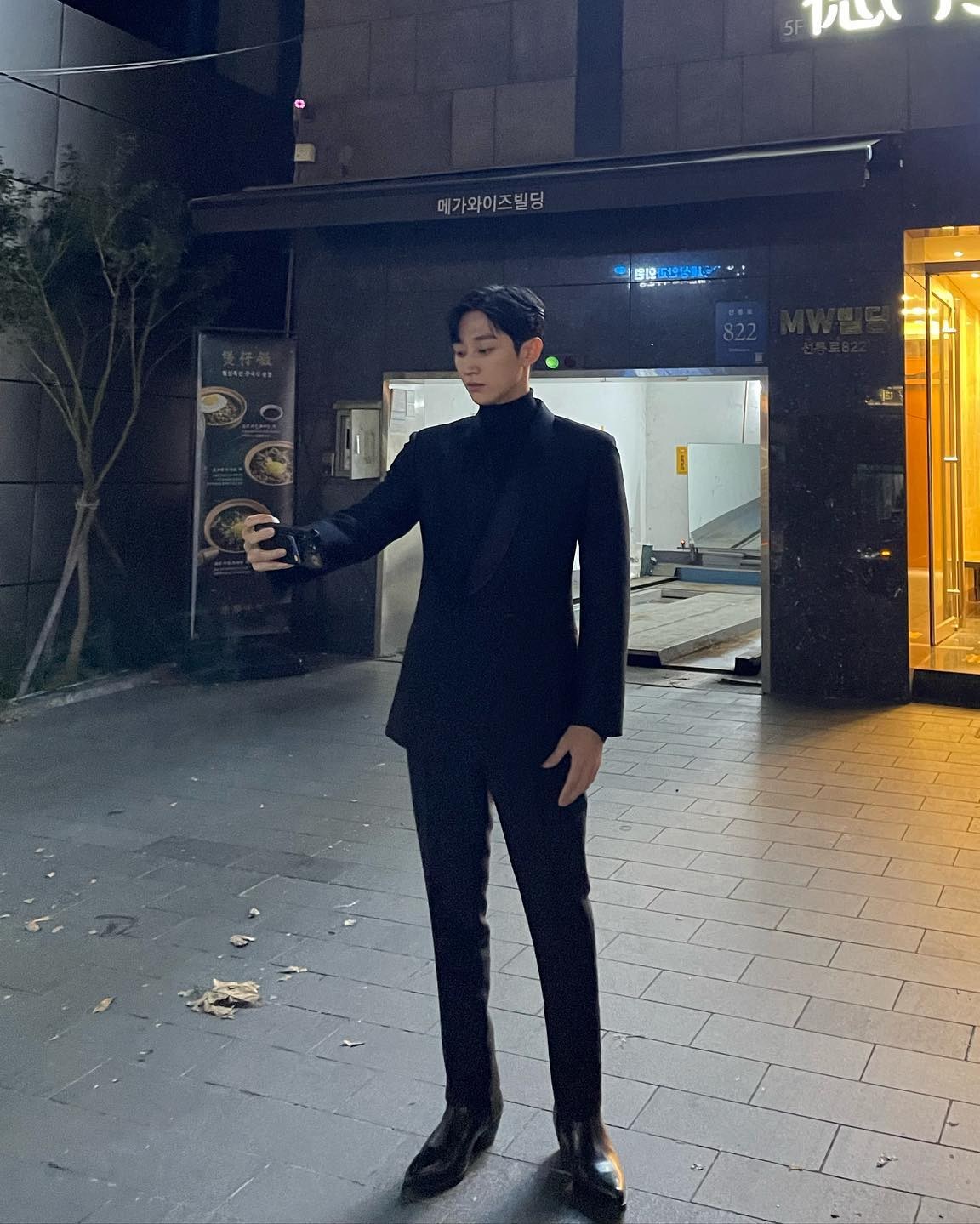 머리부터 발끝까지 새까맣게🥷🏿 이미지8