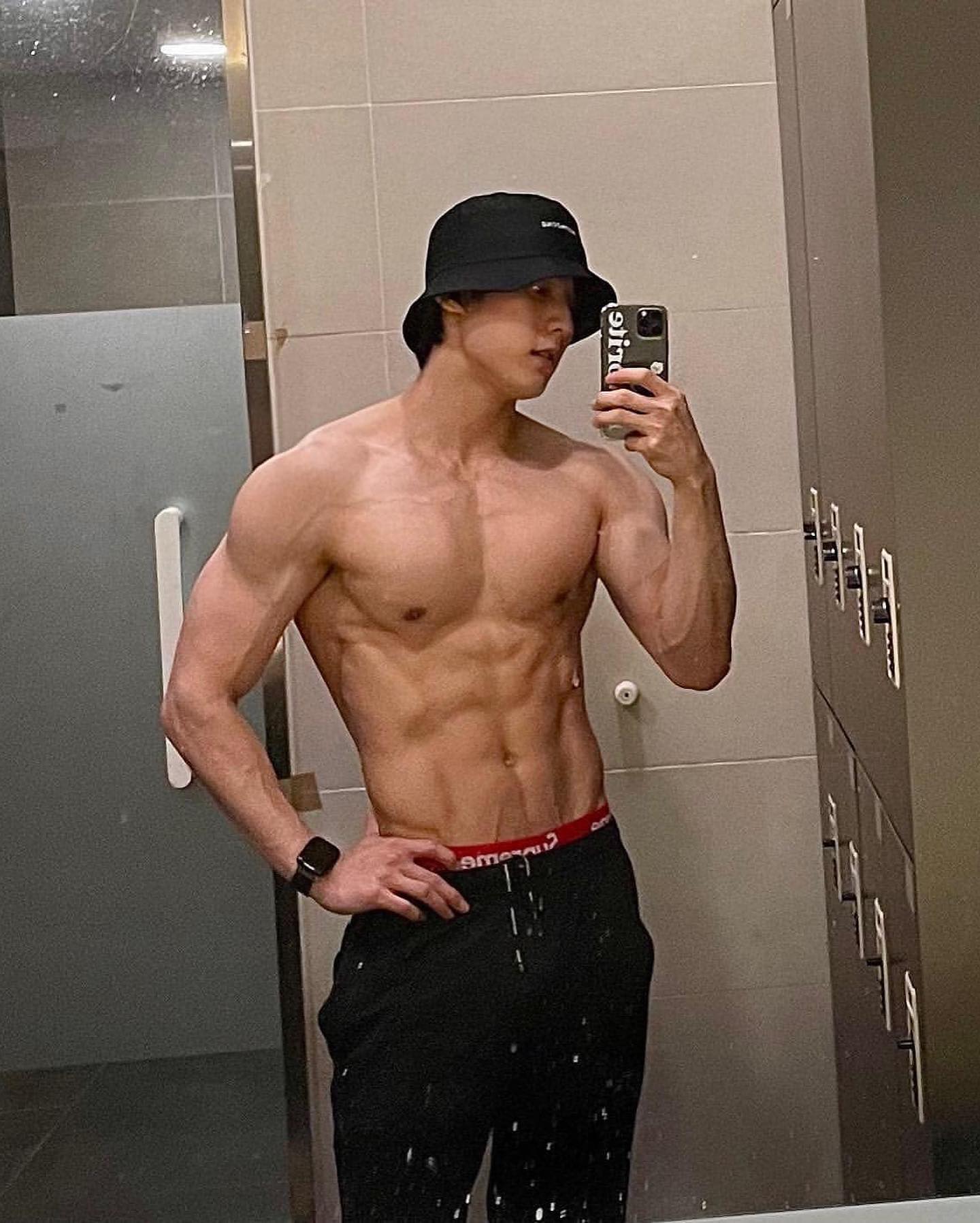 잘생기면 운동 금지라니깐..🚫 이미지3