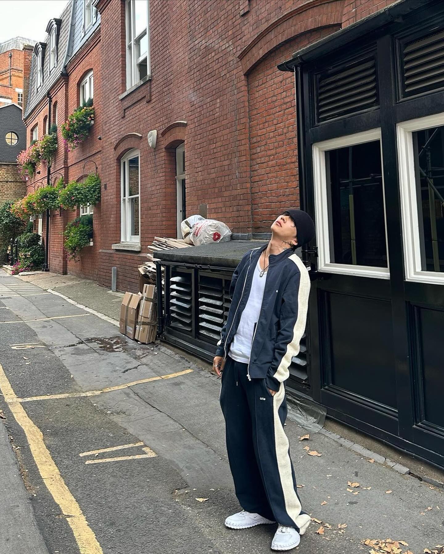 요새 머리 기르는 우원재 코디 근황🥷🏼 이미지2