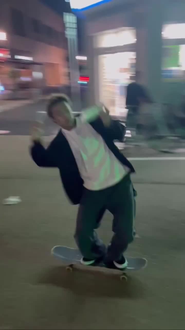 음식을 절대로 흘리지 않겠다는 굳은 의지🛹🥢​ 이미지