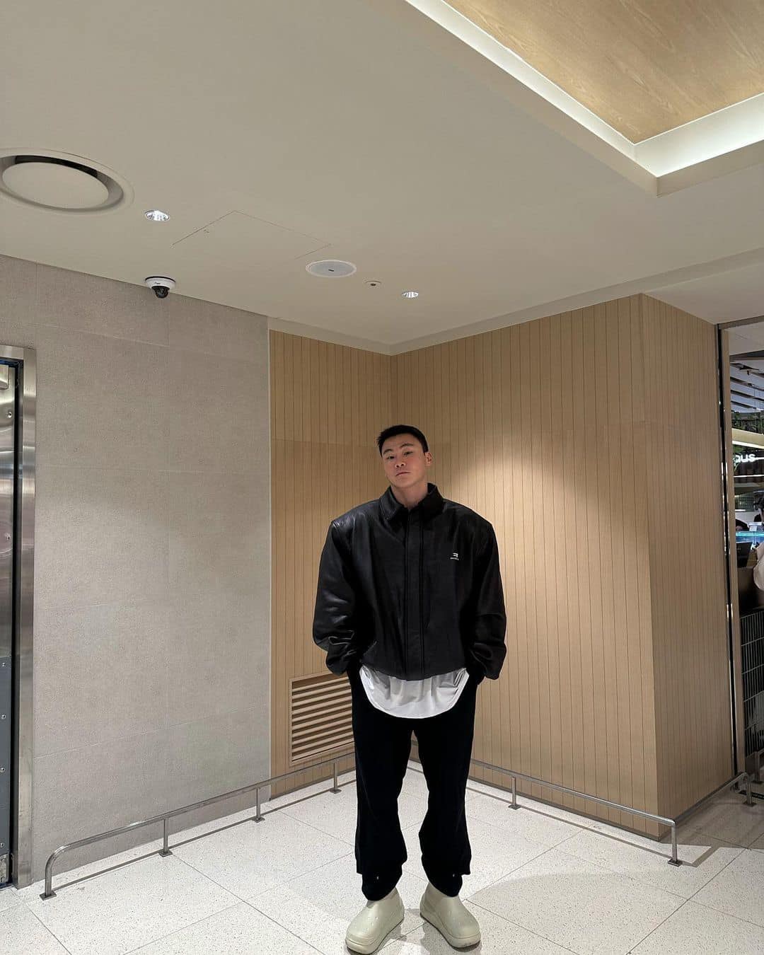 넓은 어깨가 든든한 양다일 패션💪 이미지3