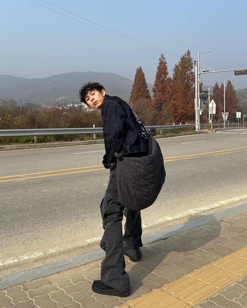 두 손이 편한 크로스백 매주자🧳 이미지