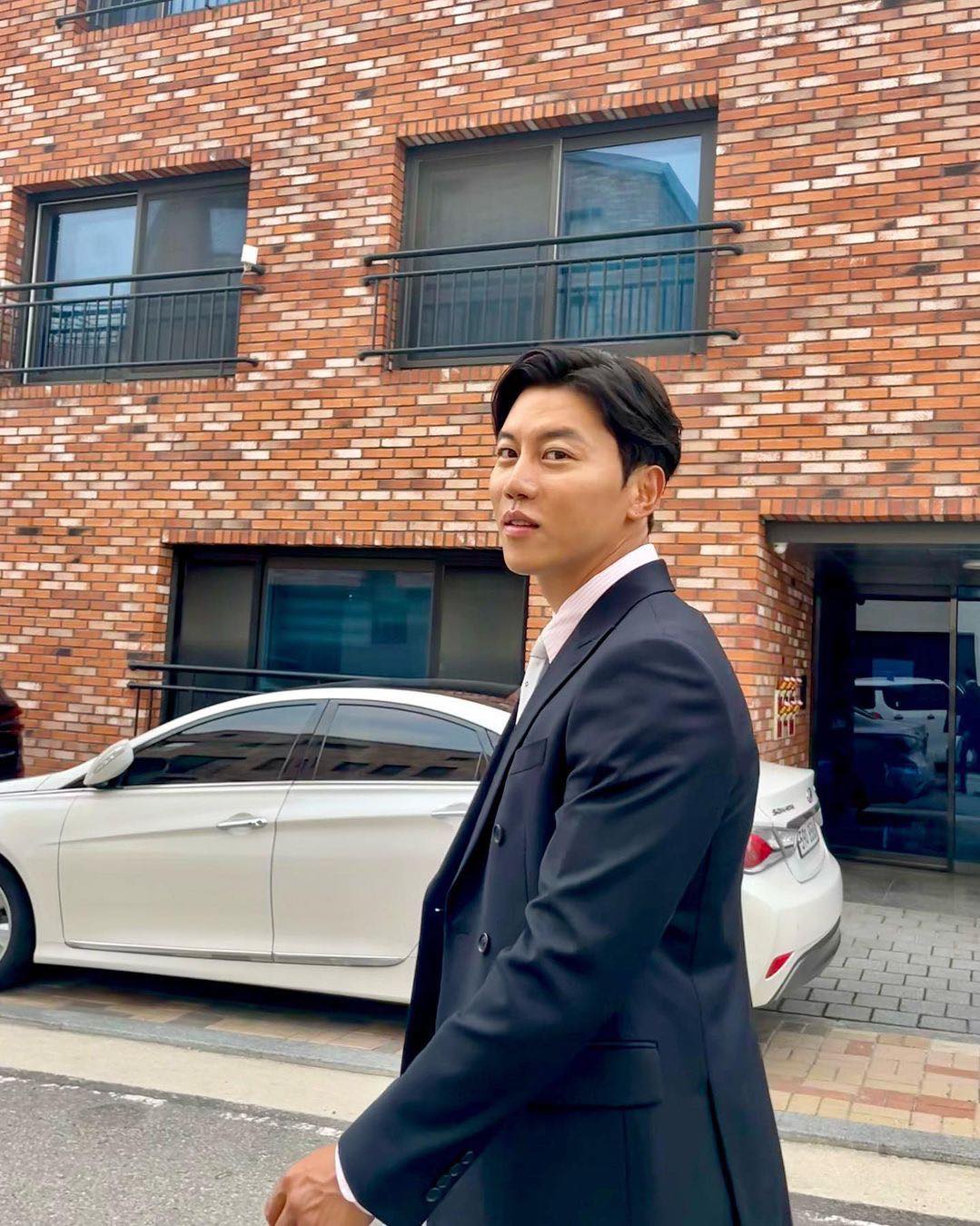 깔끔하게 코디하는 음문석 데일리👔 이미지6