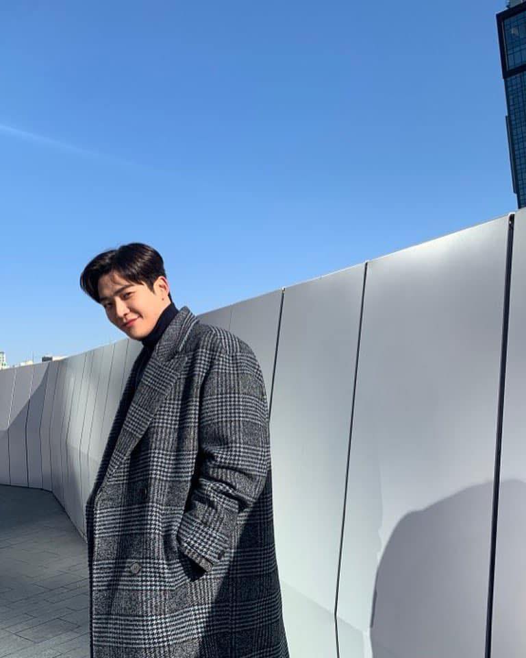 남성미 강조하는 검정 목폴라🧔🏻‍♂️ 이미지