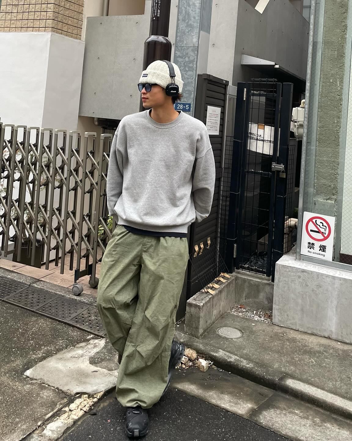 회색 무지 맨투맨 하나면 충분🐺 이미지