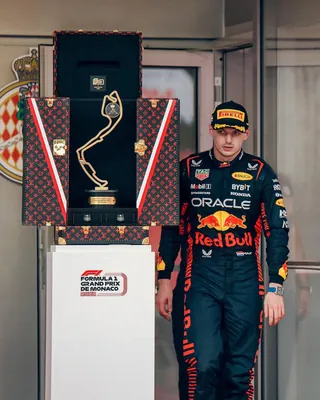 루이비통의 F1 트로피케이스🏆 이미지"