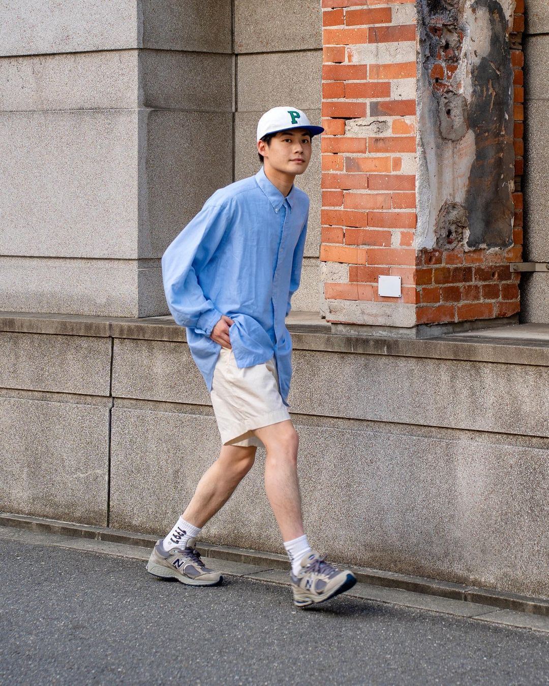 시티보이 필수품 🧢 볼캡과 셔츠 👔 이미지