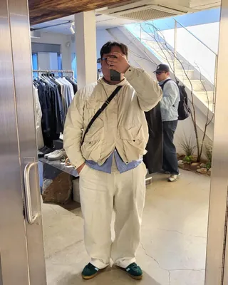 요즘 시대의 하이퍼리얼리즘📝 이미지