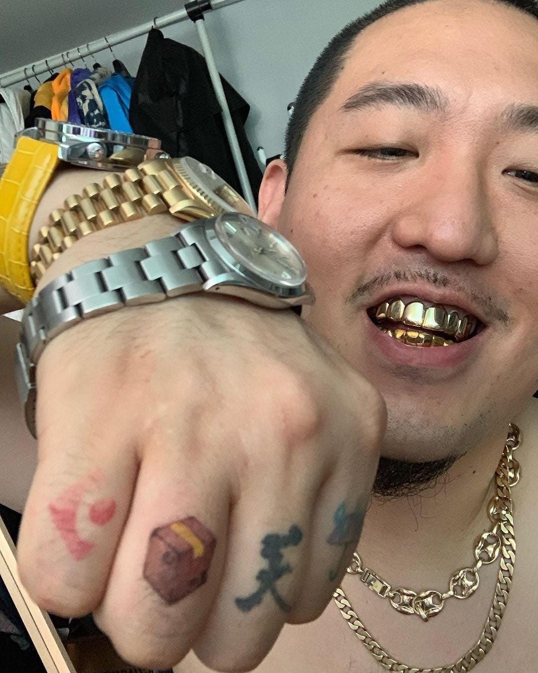 한번쯤 맞춰보고픈 그릴즈✨ 이미지