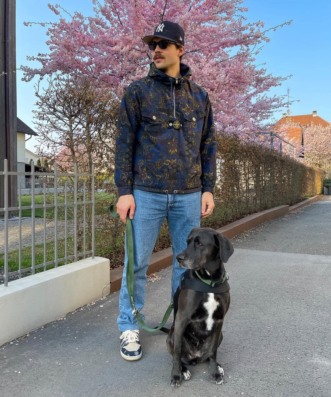 스톤 로고는 심장 가까이🧭🫀 이미지4