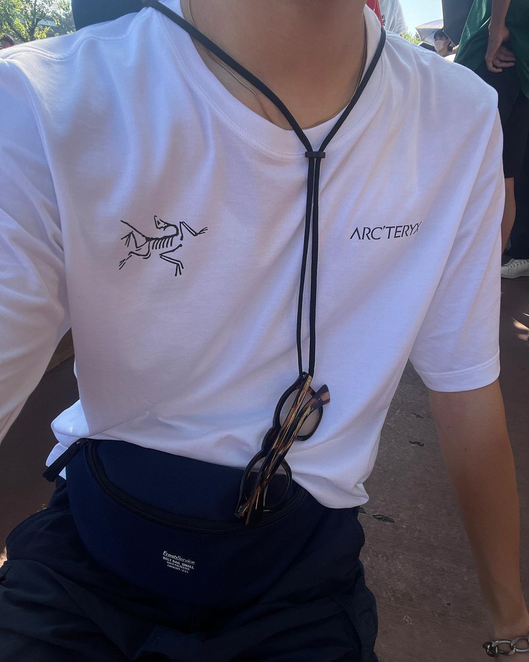 이딴 날씨면 티셔츠 꺼낼 수밖에 없어🔥 이미지