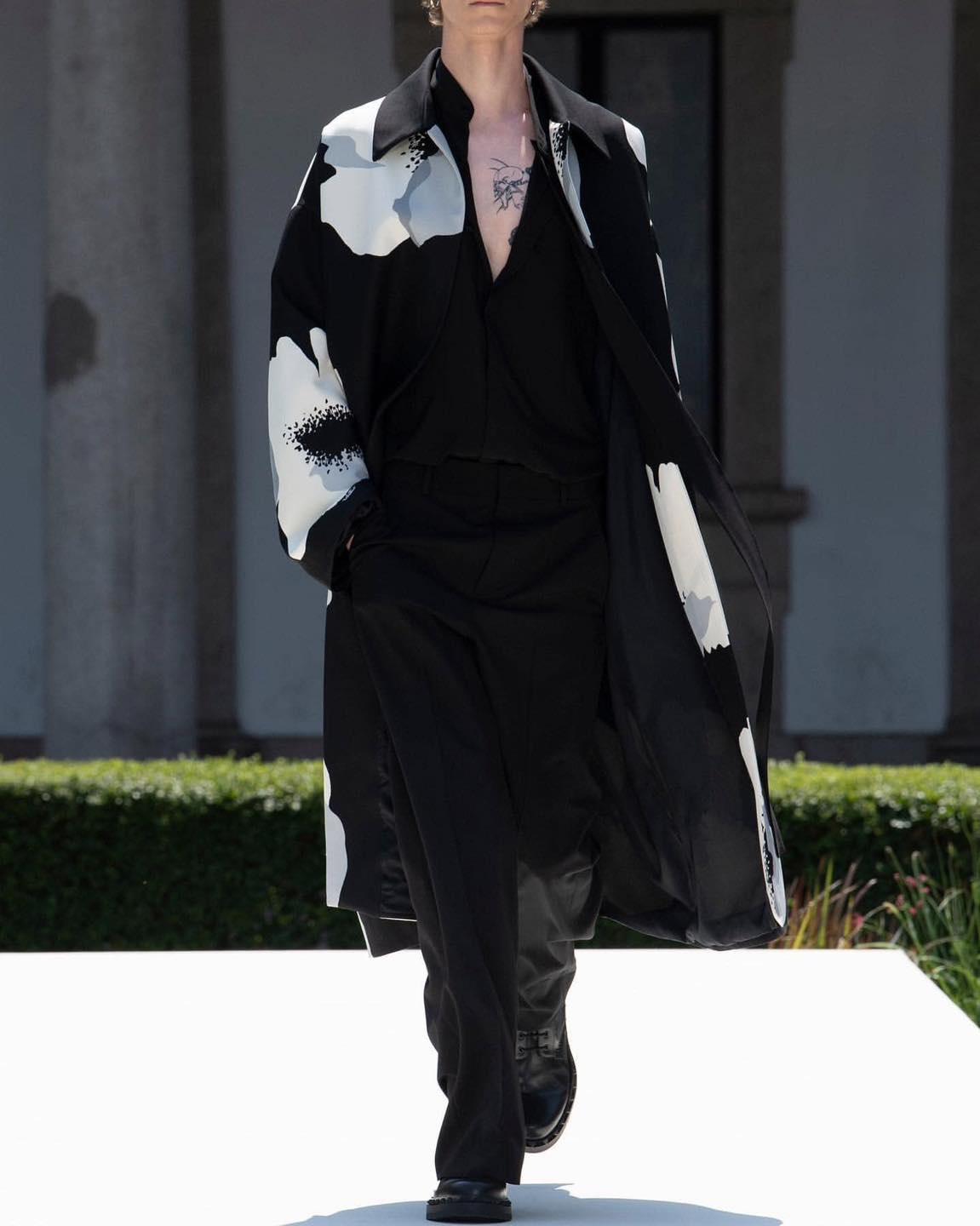 새삼 힙해진 발렌티노💐 이미지10