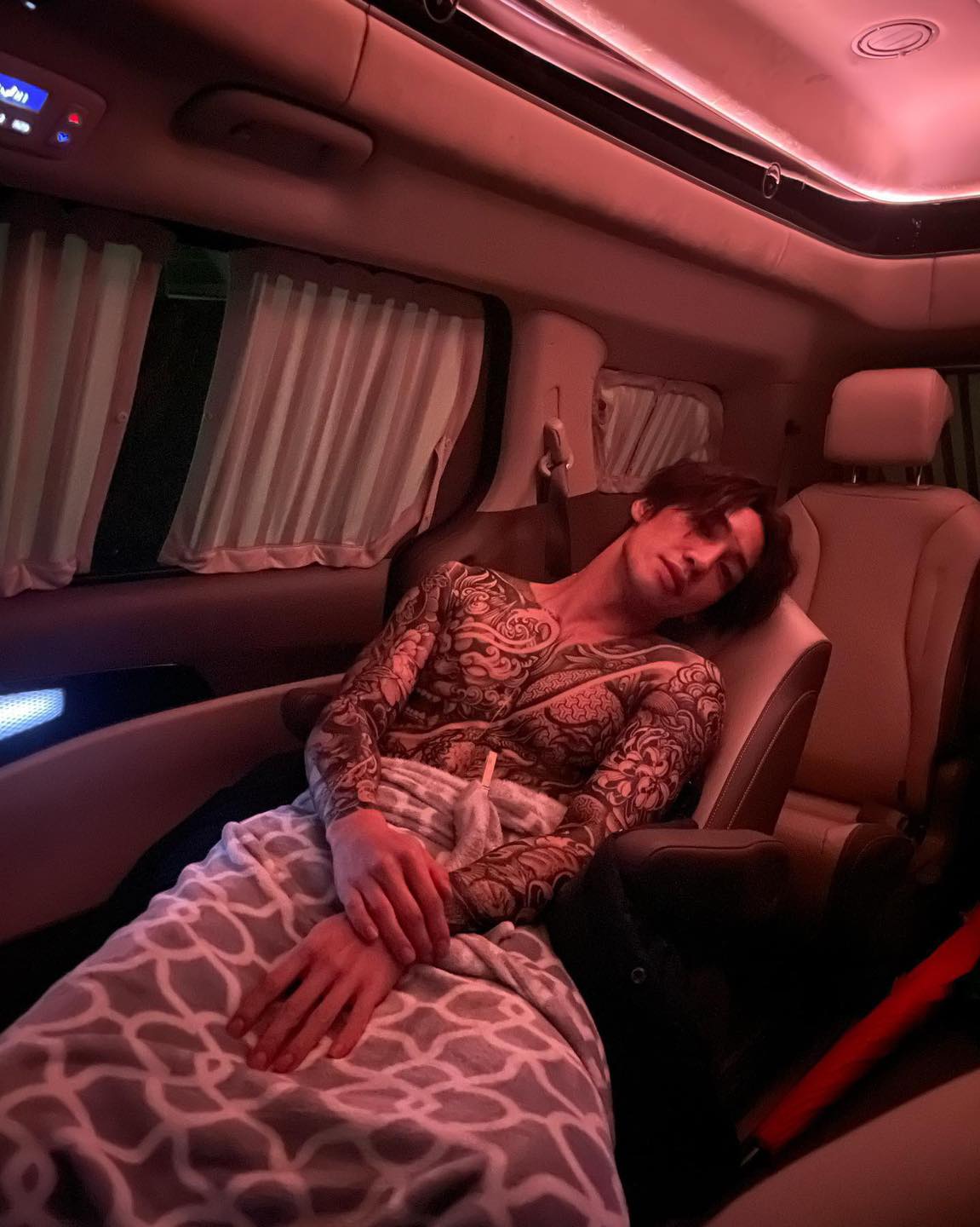 범죄도시 히로시의 반전 스타일🔪 이미지6